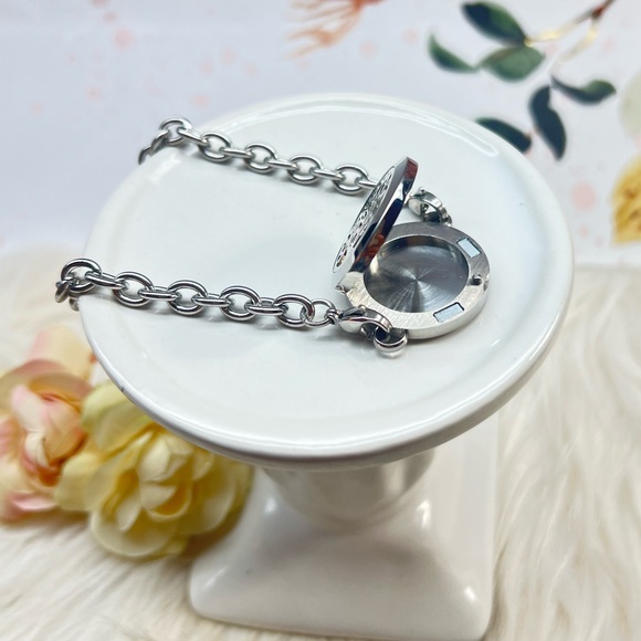 Stainless Steel Hollow Tree Of Life Pattern Round
Unisex Bracelet - Picture 4 of 9